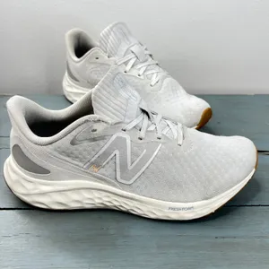 New Balance Fresh Foam Arishi v4 Light Grey White Gum Runnin Shoes WARISEG4 8.5W thumbnail 4