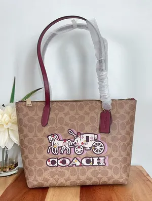 NWT Coach Fiona Zip Tote Bag In Signature Canvas With Horse And‎ Carriage Print thumbnail 1