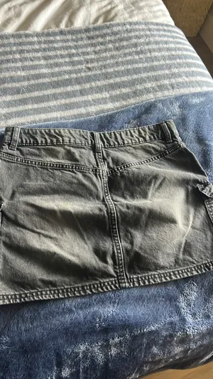 H&M black cargo skirt  thumbnail 2