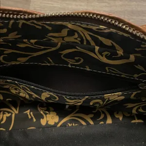 Leaders in Leather Light Brown Leather Shoulder Bag w/ Floral Western Design thumbnail 8