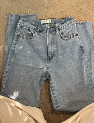 Abercrombie Ankle Straight Ultra High-Rise thumbnail 1