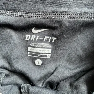 NIKE Dri-Fit Black Brief-Lined Athletic Running Shorts - Size Small thumbnail 10
