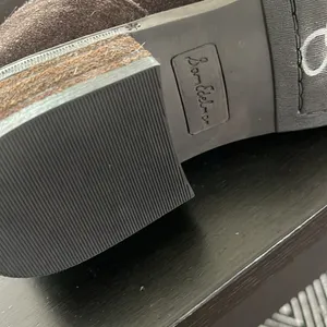 riding boots in brown suede. I didn’t see a size anywhere. thumbnail 2
