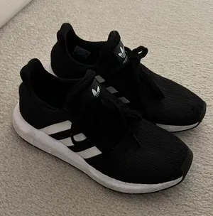 Adidas Tennis Shoes thumbnail 1