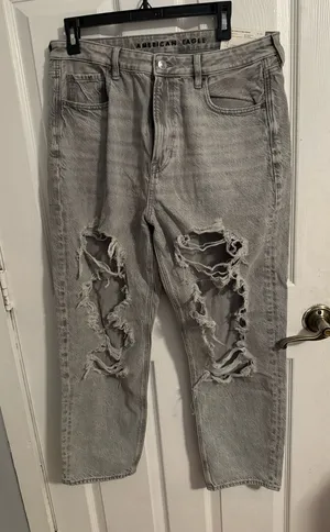 NWT American Eagle Straight Mom Jean thumbnail 1