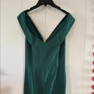 Elegant Green Evening Gown Size undefined thumbnail 6