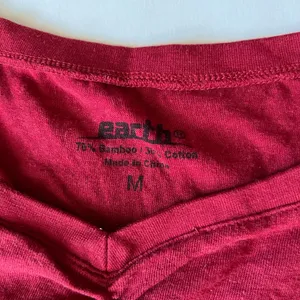 Earth bamboo/cotton blend women’s tee. Size M thumbnail 3