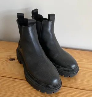 H&M Chelsea Boots thumbnail 2