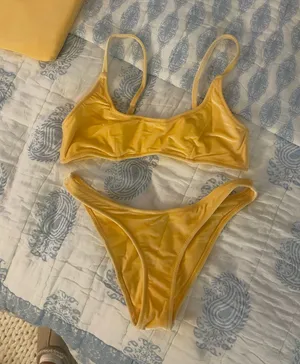 Triangl Velvet Bikini Set thumbnail 2