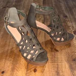 Elegant Olive Cutout Women's Heels Green Size 9 thumbnail 2