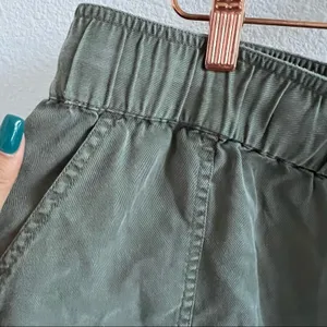 Tentree Dark Green Tencel Instow Short Regular Mid-rise Pull-on Short L thumbnail 3