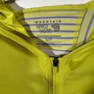 Mountain Hardwear Wick.Q Pullover light hoodie in Yellow Size Women’s small thumbnail 3
