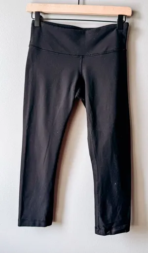 Lululemon Black High Rise Crop Leggings Size 6 thumbnail 1