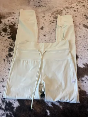 VUORI Daily Form Leggings In Lemongrass Size Small thumbnail 1