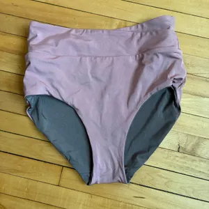 Lululemon Reversible High-Waisted Bikini Bottom 8 Grey Pink Womens Crossover thumbnail 4