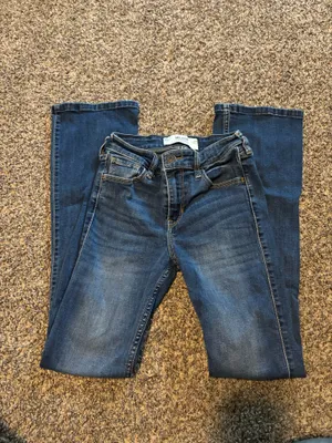 Hollister Mid-Rise Boot Jeans thumbnail 2