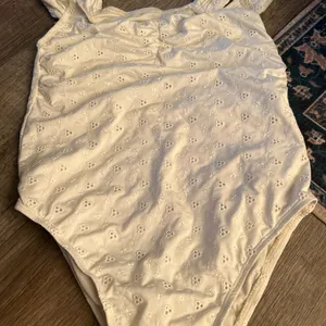 NWT Dippin' Daisy's Women's‎ Ivory Eyelet Lined One-Piece Swimsuit Size S thumbnail 6