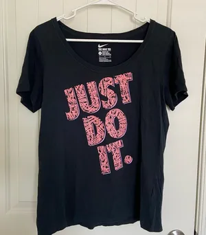 Nike‎ women’s graphic tshirt — large thumbnail 1