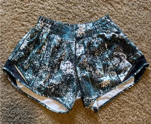 Lululemon Hotty Hot Shorts Size 4 Tall thumbnail 1