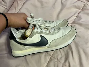 Nike shoes thumbnail 1