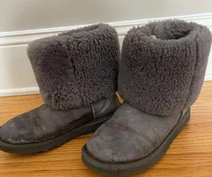 Grey tall Ugg’s thumbnail 1
