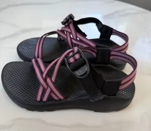 Chacos women’s Pink and Purple Striped Sandals thumbnail 1