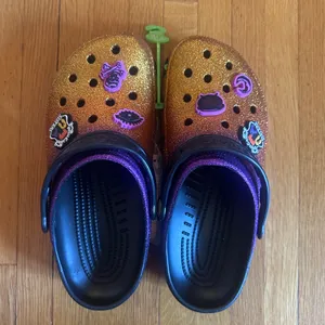 Disney Parks Hocus Pocus Limited Halloween Crocs Glitter Unisex Clogs W9/M7, NWT thumbnail 2