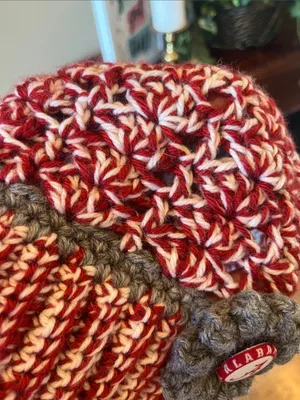 University of Alabama Kids Red & Gray Crochet Beanie Handmade thumbnail 7