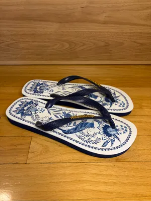 Havaianas Farm Rio Women’s Navy & White Floral Nina Flip Flops - Size 11 / 12 thumbnail 2