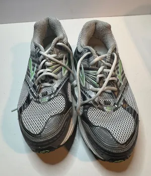 Womens Ariel MOGO Size 10 Running Shoes thumbnail 1