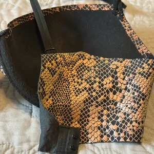 Victoria's Secret 32-D Black and Pink Snake Print Bra thumbnail 7