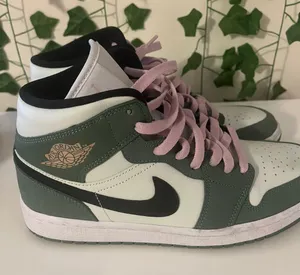 Jordan 1 Mid Dutch Green thumbnail 1