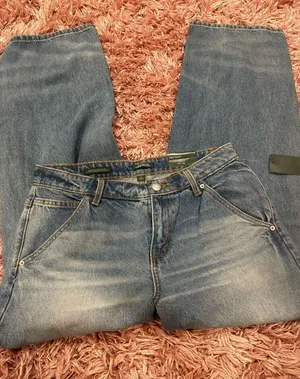Universal Threads Straight Leg Women's Jeans in Light Blue thumbnail 1