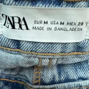 Zara Denim Mini Skirt Medium‎ M Light Wash Distressed Ripped Raw Hem Womens thumbnail 6