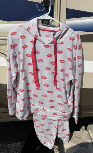 Jaclyn Intimates Loungewear Clothes Pajamas Sweatsuit Hoodie with Kisses thumbnail 1