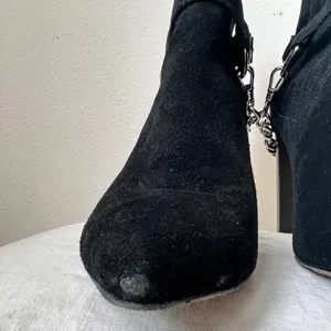 Paige London Black Suede Pointed Toe Heel Boots Chain Detail 9.5‎ thumbnail 8