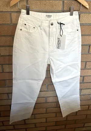 NWT Evidnt Los Angeles Essen Relaxed White Cropped Straight Leg Jeans Size 26 thumbnail 1