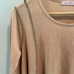 Ces Femme Small‎ Wavy Ribbed Knit Contrast Stitched Top NWOT thumbnail 4