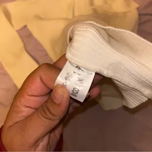 Brandy Melville sweater thumbnail 3