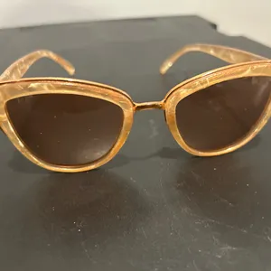Stylish Gold Cat thumbnail 8