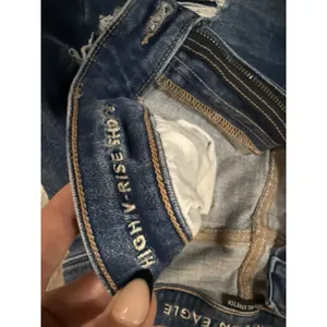 American Eagle High V-Rise Shortie Distressed Denim Shorts Size 16 Blue Stretch thumbnail 4