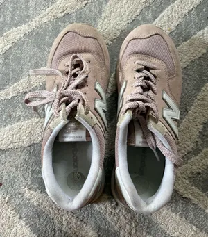 Women’s new balance classic 574 pink sneakers 8 thumbnail 1