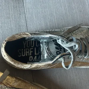 P448 Gold Silver Metallic Sneakers Size 37 thumbnail 3