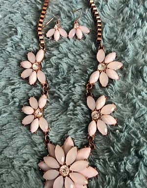 Statement Necklace and Earring Set White with Faux Diamonds Gold Tone thumbnail 2