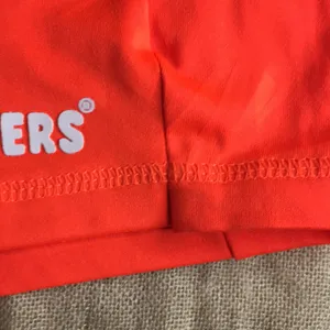 Bin 28 #78 New HOOTERS Girl Uniform Shorts With Missing Stitching Size A-XS thumbnail 4