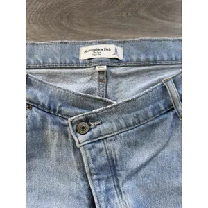 Abercrombie & Fitch The Dad High Rise Criss Cross Light Wash Jeans Size 14s/32 thumbnail 5