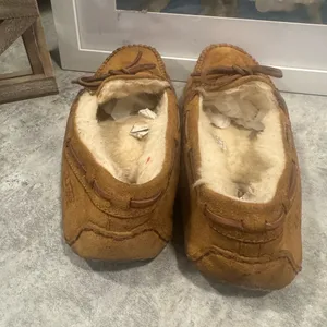 UGG Australia Women's Dakota 5612 Chestnut Sheepskin Moccasins Slippers Sz 8 thumbnail 6