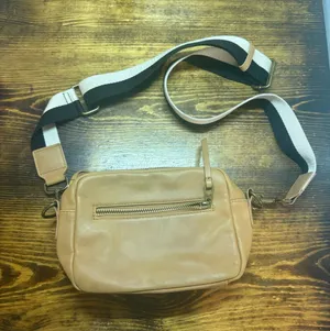 Universal Thread‎ Tan Crossbody Purse thumbnail 1