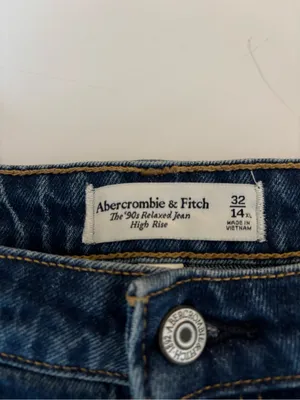 Abercrombie & Fitch High Rise The 90’s Relaxed Denim Shorts Size 14 thumbnail 3
