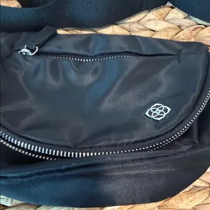 Kendra Scott Black Crossbody Bag thumbnail 3